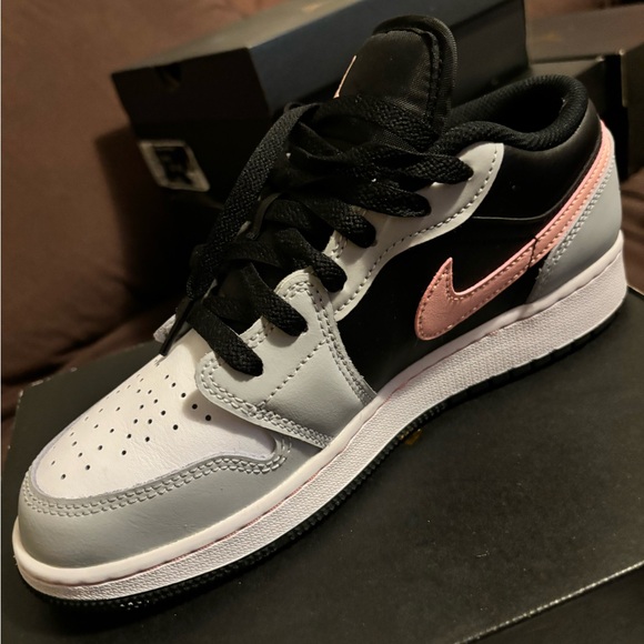 Air Jordan 1 - Picture 2 of 4